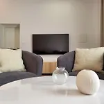 Firefly Luxury Apartment With Private Whirlpool